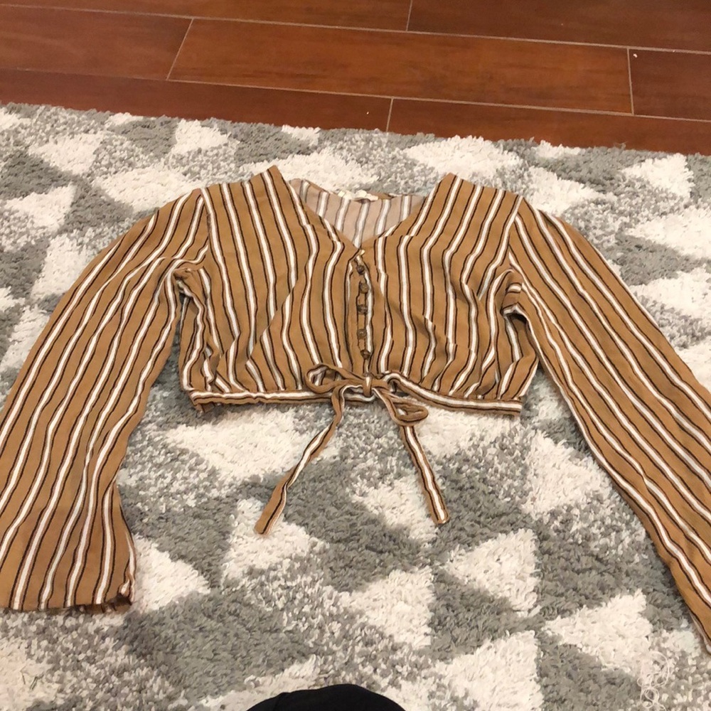 Long sleeve crop
